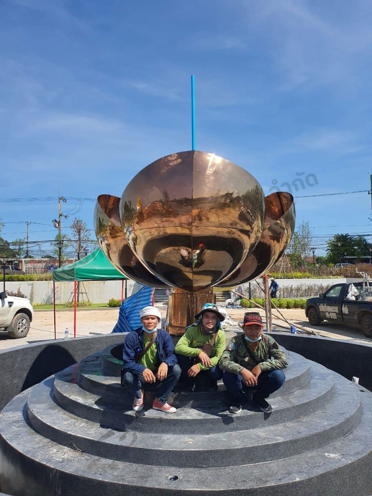 ดอกบัวสีทองแดง-สวนสาธารณะ